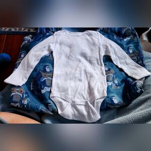 NWOT 7 Baby onesies Various Sizes and Brands LS/Sleeveless All Snap Closures